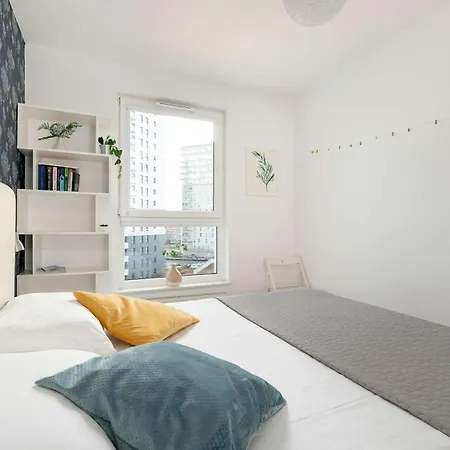 Bright Obroncow Wybrzeza With Parking By Renters Gdańsk