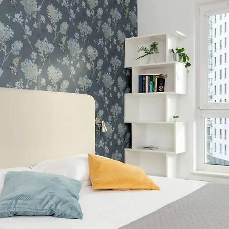 Bright Obroncow Wybrzeza With Parking By Renters