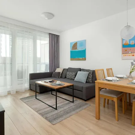 Bright Obroncow Wybrzeza With Parking By Renters