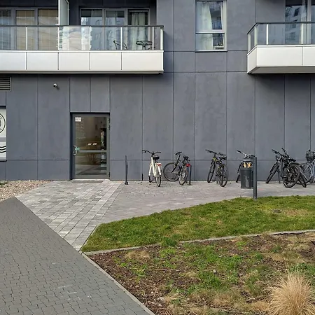 Apartment Bright Obroncow Wybrzeza With Parking By Renters *