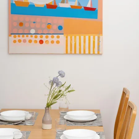 Apartment Bright Obroncow Wybrzeza With Parking By Renters Danzig