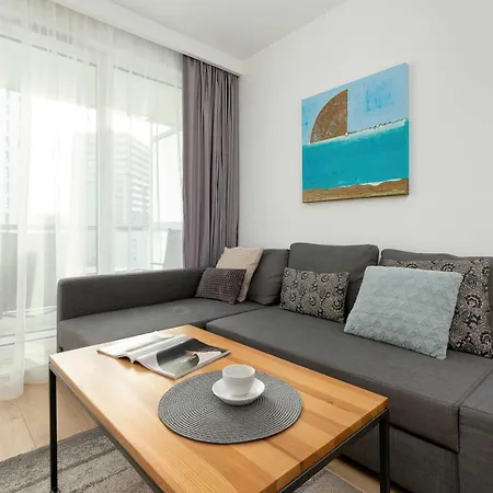 Bright Obroncow Wybrzeza With Parking By Renters Apartment *