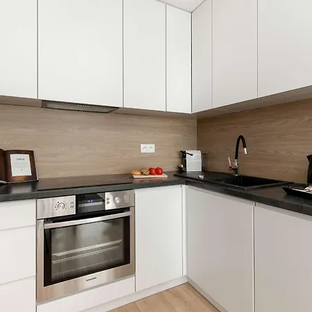 Appartamento Bright Obroncow Wybrzeza With Parking By Renters Danzica